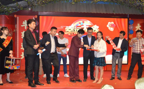 CEO楊總發紅包 CEO楊總發紅包