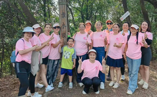 興千田集團女職工參加興富社區(qū)“健步新征程,巾幗綻芳華”徒步活動2 興千田集團女職工參加興富社區(qū)“健步新征程,巾幗綻芳華”徒步活動2